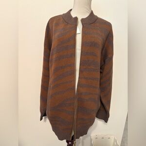 New with tags Varley zip up sweater.so flattering!